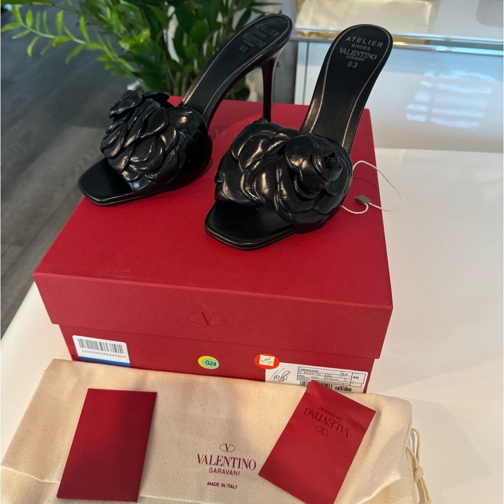 leather, floral appliqués, solid color, leather lining, square toe, spike heel,